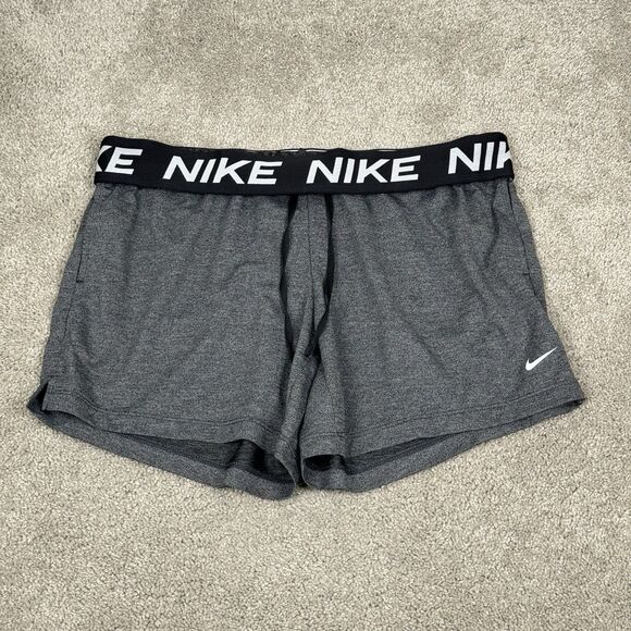 Nike Women's 5" Dri Fit Attack Training Shorts Size Medium Grey Black DA0319 010 - Picture 1 of 5